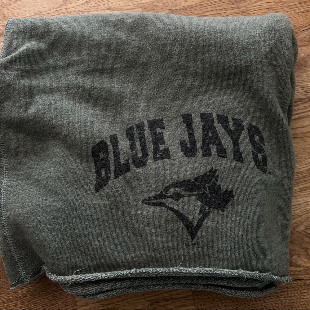 Blue Jays Shorts Olive green, sweatshirt material, elastic waist, drawstring.